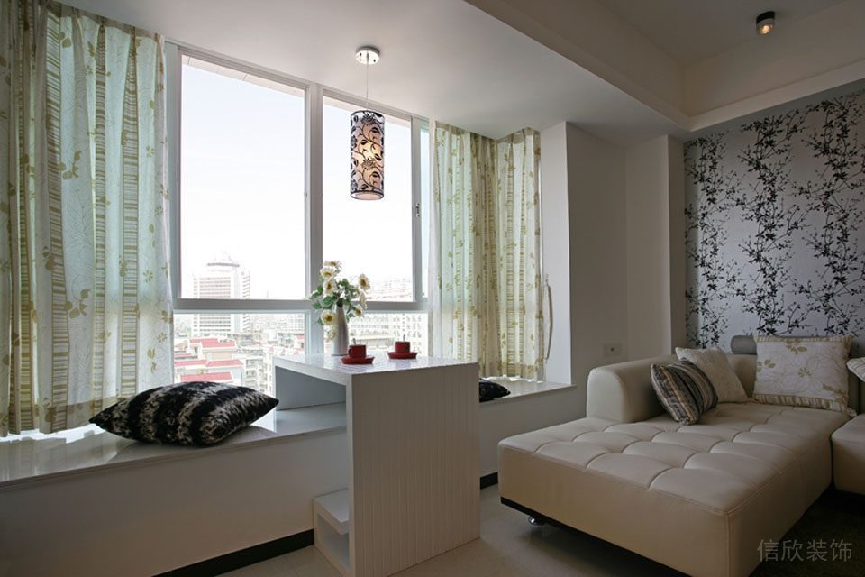 臥室飄窗淺綠花窗簾