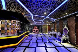 深圳睿駿汽車會(huì)所裝修酒吧區(qū)