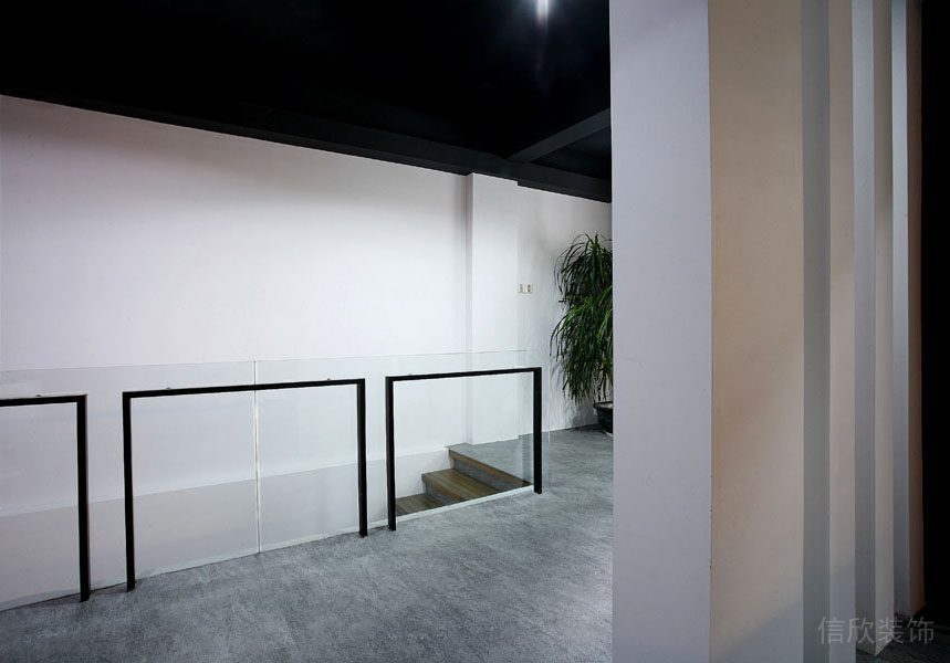 南山科技園現(xiàn)代辦公室裝修_樓梯欄桿