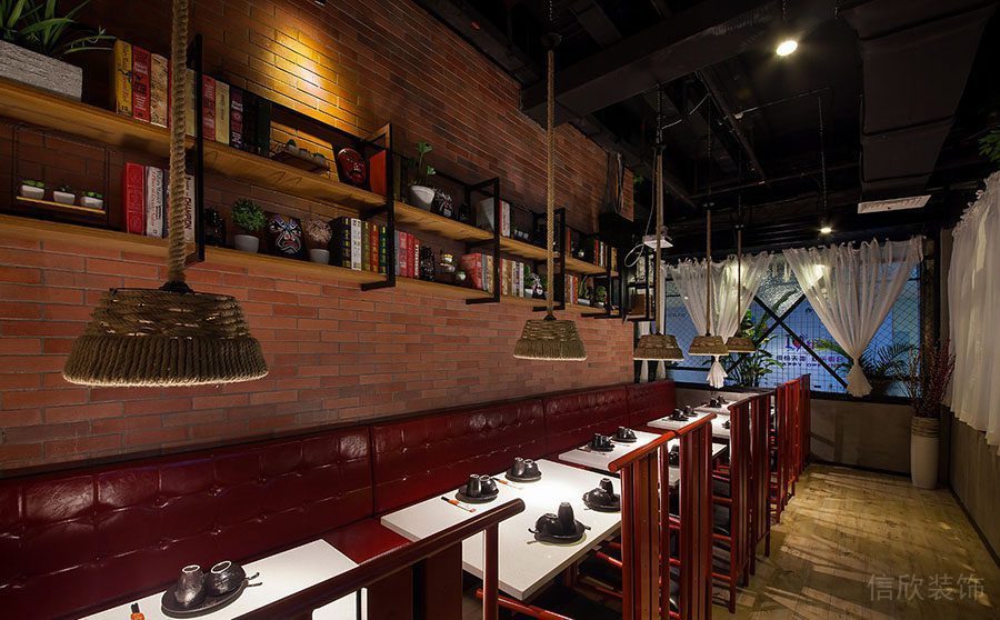 歐式撞色桌椅設(shè)計(jì)餐廳裝修