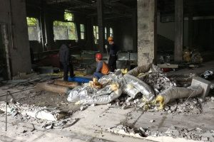 拆除內(nèi)部結(jié)構(gòu)_安心辦公室裝修