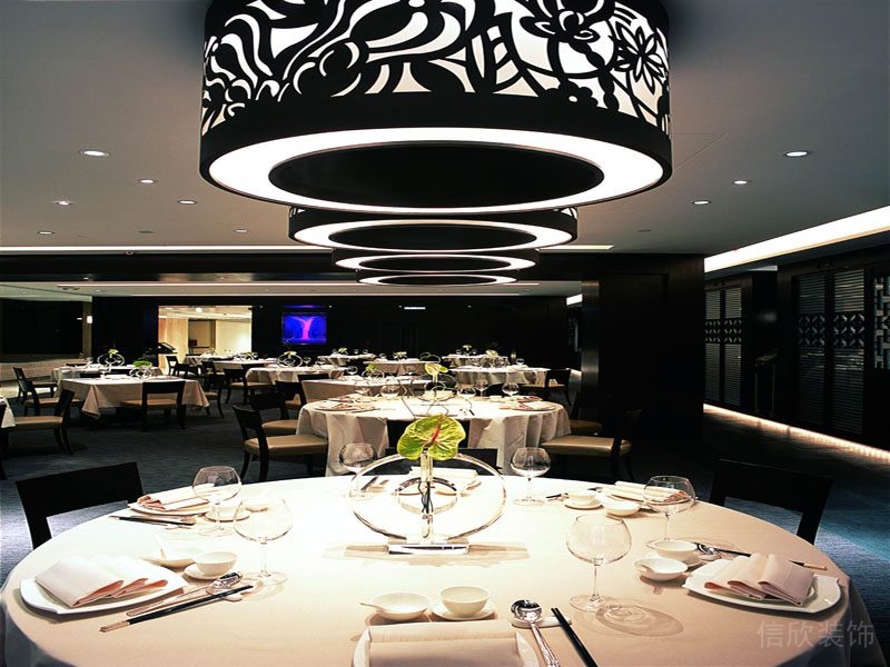 黑色調(diào)餐廳裝修大廳