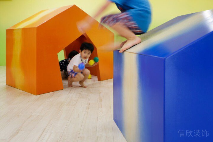 興趣班藝術中心機構(gòu)裝修彩色娛樂少兒游玩設計區(qū)域