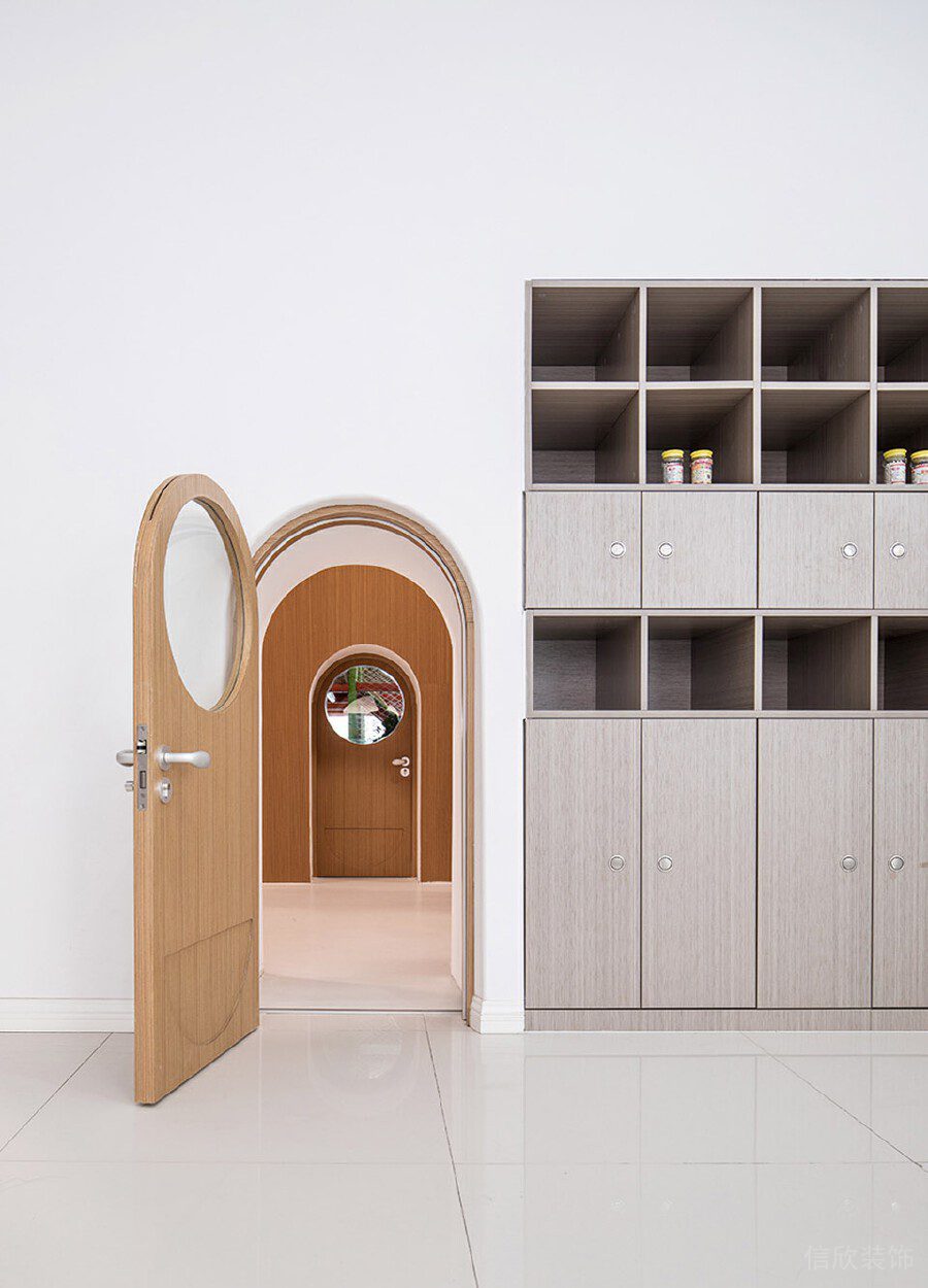 灰色一體定制墻體拱形門機構(gòu)設(shè)計裝修圖