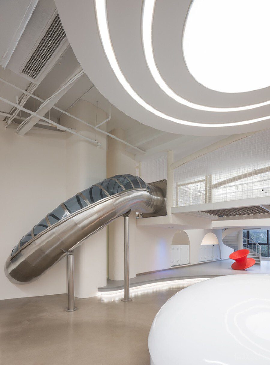 多條環(huán)形燈帶天花板吊燈休息區(qū)設計