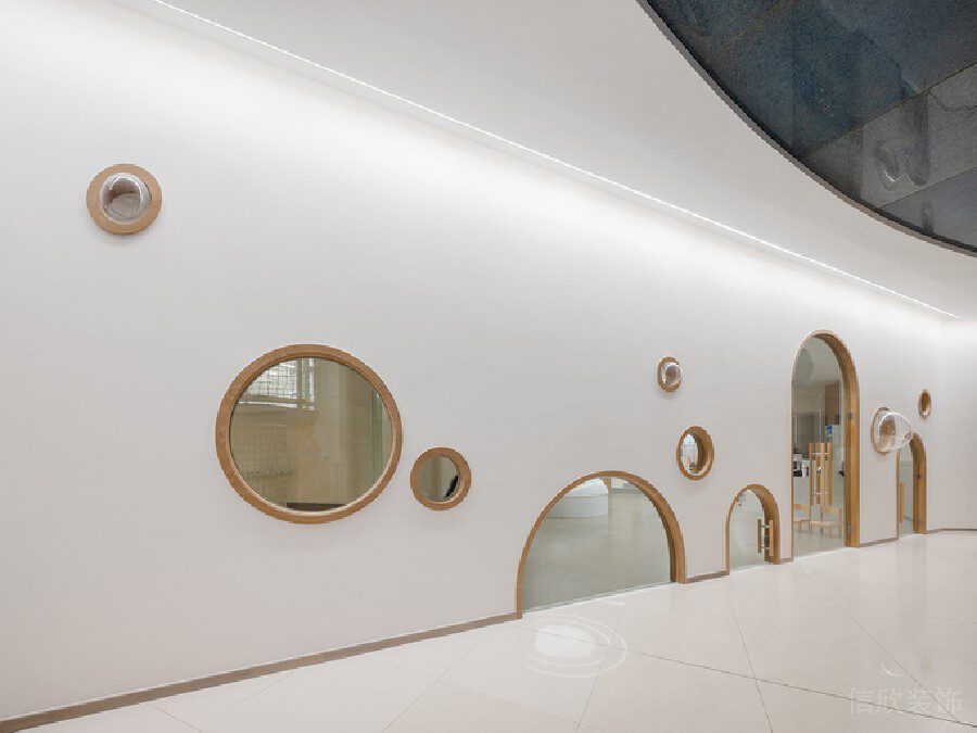 圓形原木鏤空式玻璃設(shè)計