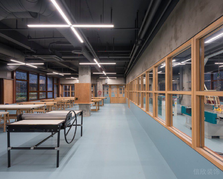 工業(yè)風天花板原木窗戶門框裝修