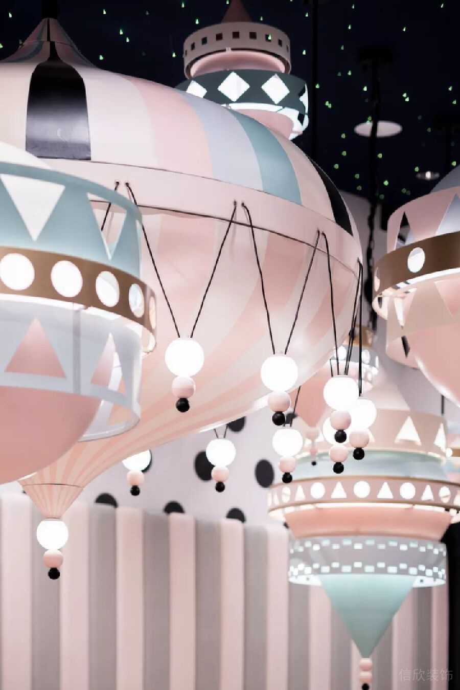 創(chuàng)意粉色城堡天花吊頂游泳培訓少兒啟蒙藝術中心機構裝修效果圖