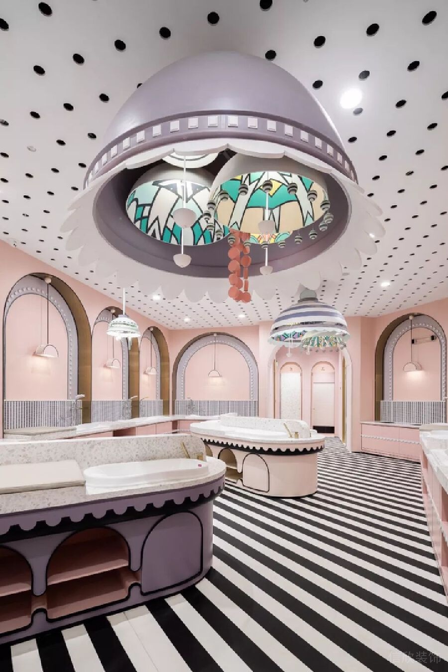 幼兒園紫色復(fù)雜優(yōu)雅波普條紋機(jī)構(gòu)