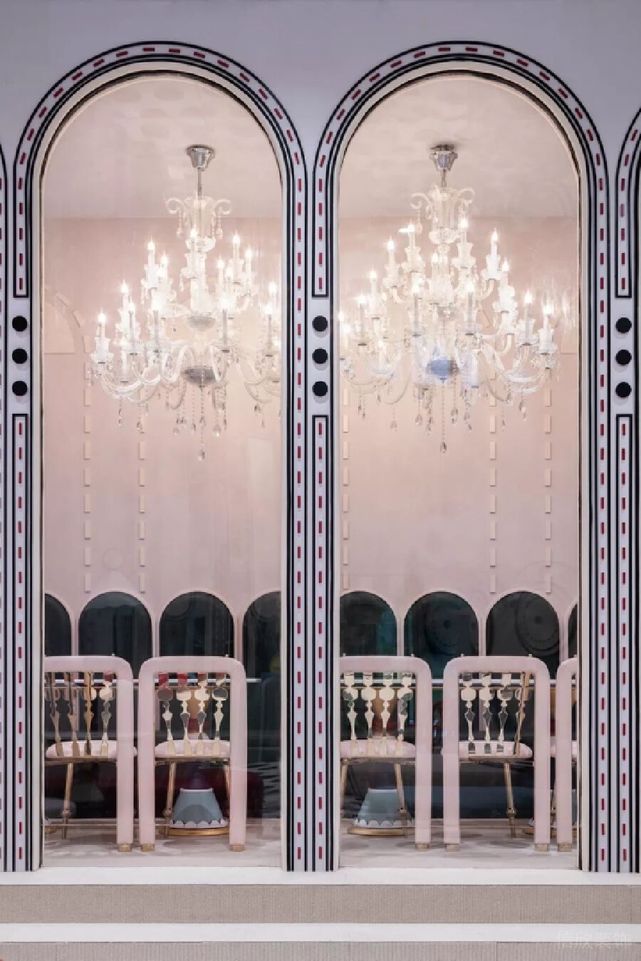 幼兒園紫色對(duì)稱(chēng)式創(chuàng)意設(shè)計(jì)機(jī)構(gòu)