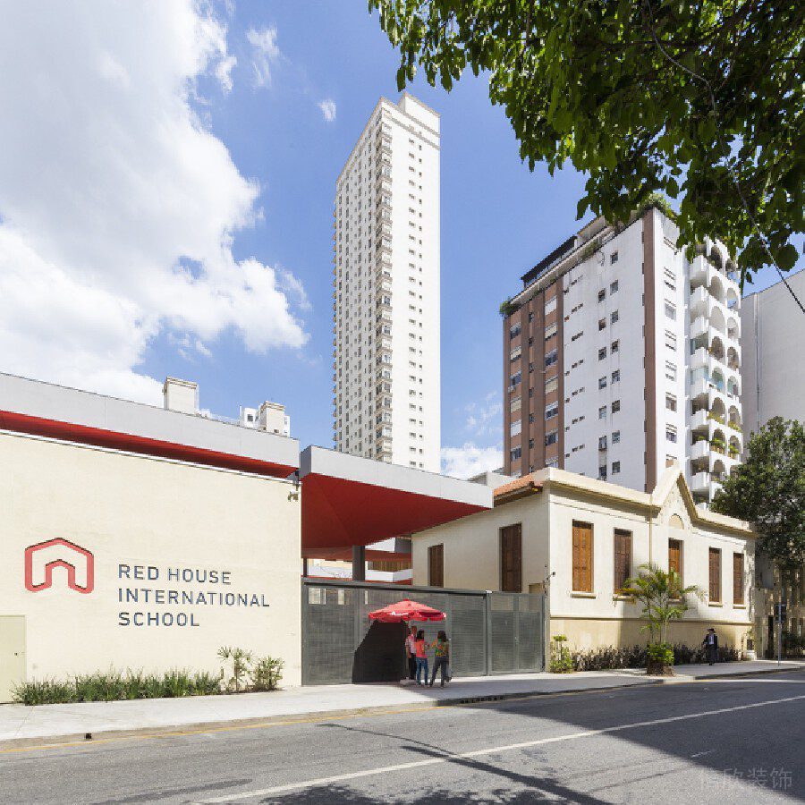 紅色木屋機(jī)構(gòu)大門設(shè)計(jì)機(jī)械金屬門