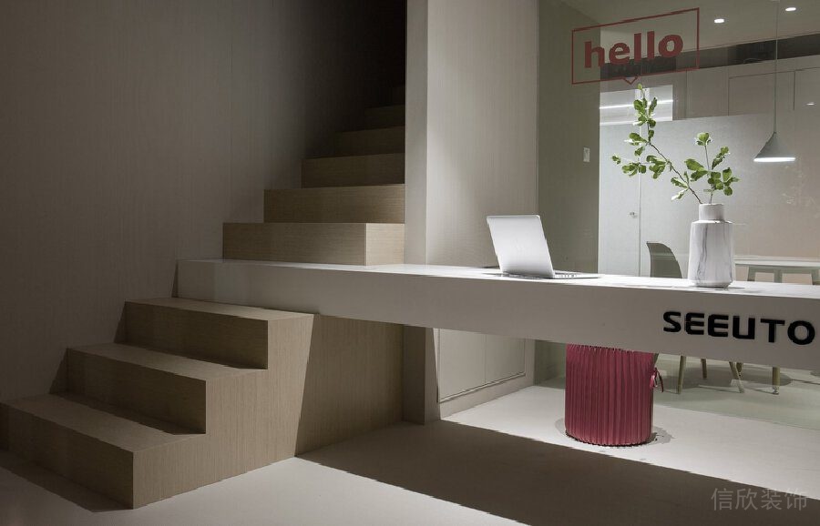 無(wú)邊原木風(fēng)階梯工作臺(tái)一體式設(shè)計(jì)