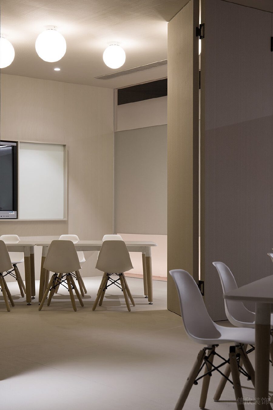 簡約工作區(qū)木質(zhì)裝修設(shè)計少兒教育機構(gòu)