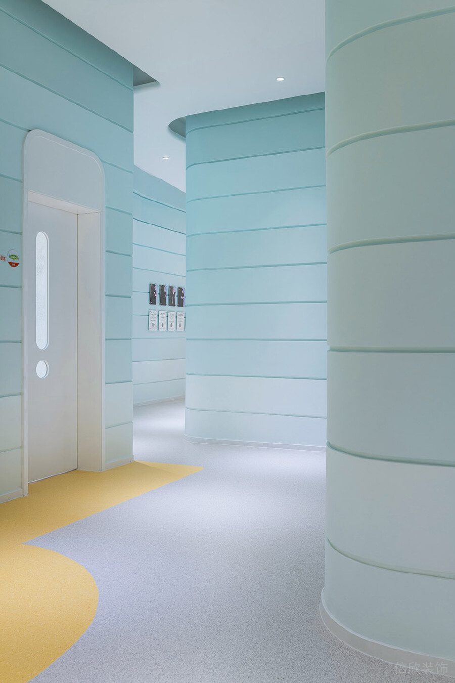 藍(lán)色漸變墻柱設(shè)計(jì)機(jī)構(gòu)裝修