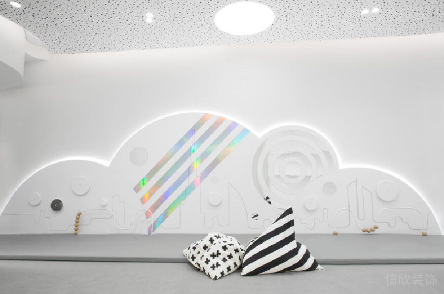 云朵鐳射墻體裝修設(shè)計機構(gòu)黑白色調(diào)現(xiàn)代簡約風