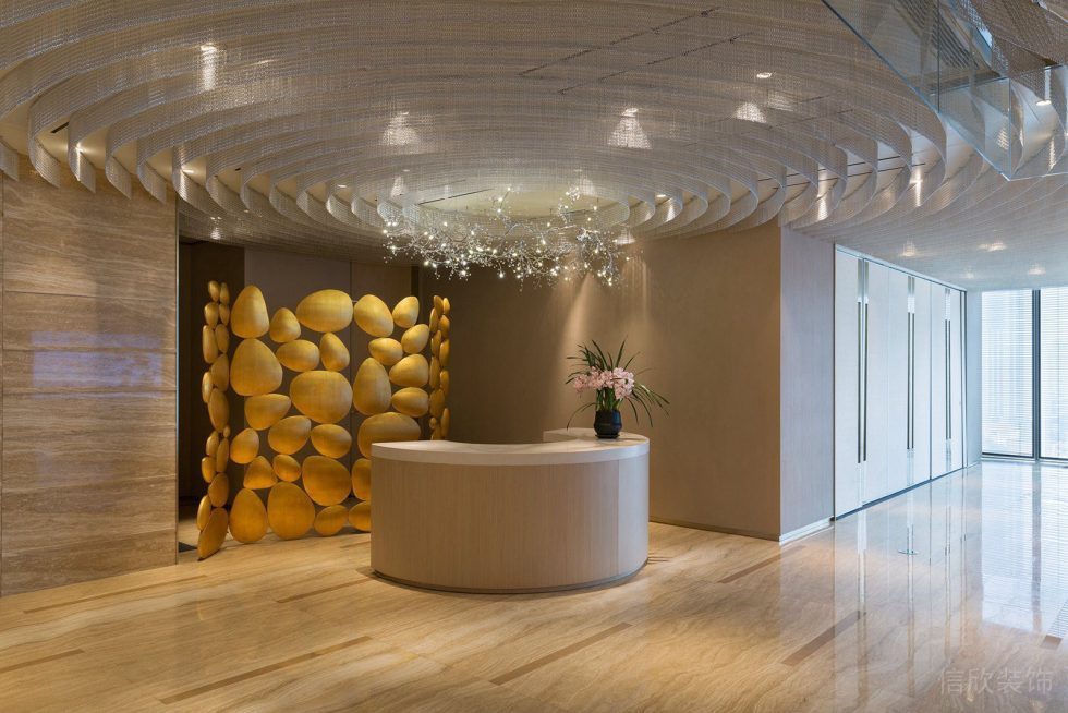 環(huán)形漣漪水晶天花吊頂鎏金形象版辦公室設(shè)計