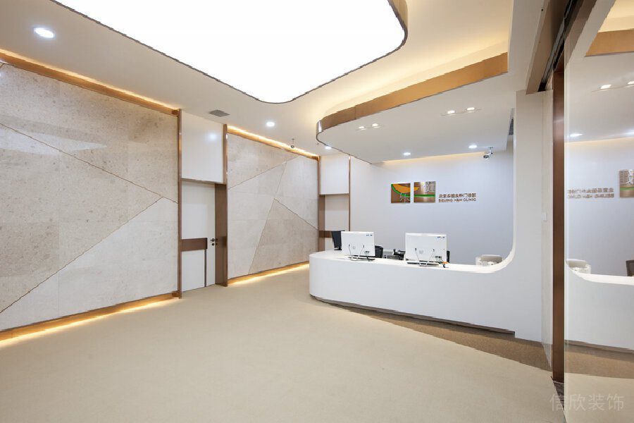 現(xiàn)代簡(jiǎn)約牙科診所弧線(xiàn)燈飾設(shè)計(jì)鎏金金屬工藝裝修