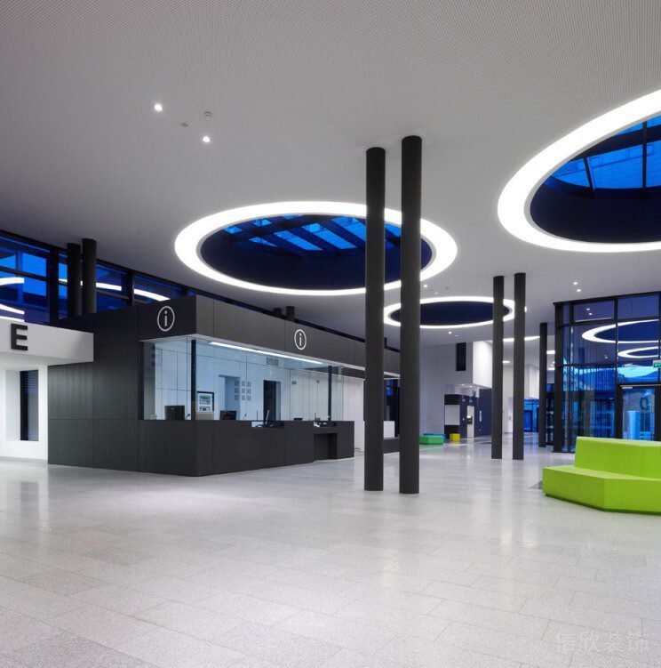 黑白色調(diào)簡(jiǎn)約風(fēng)裝修設(shè)計(jì)辦公室效果