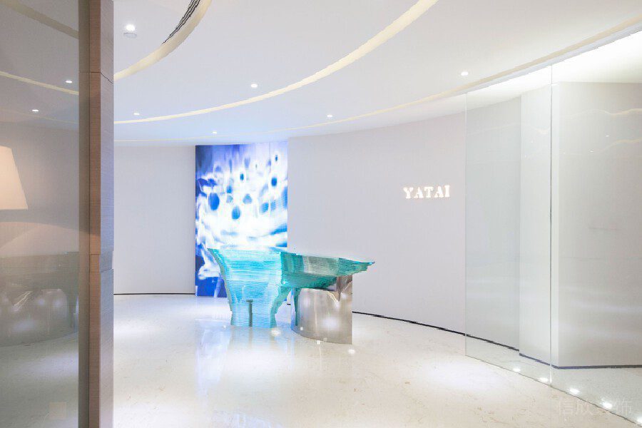 弧形現(xiàn)代簡約風醫(yī)療機構(gòu)玻璃效果