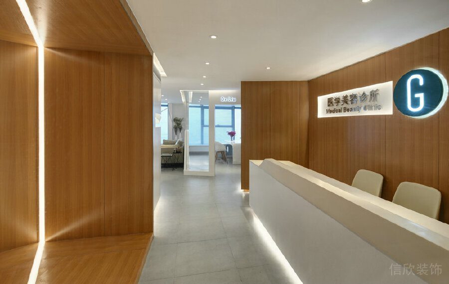 深圳龍崗區(qū)醫(yī)學(xué)美容診所機(jī)構(gòu)原木風(fēng)前臺(tái)區(qū)效果