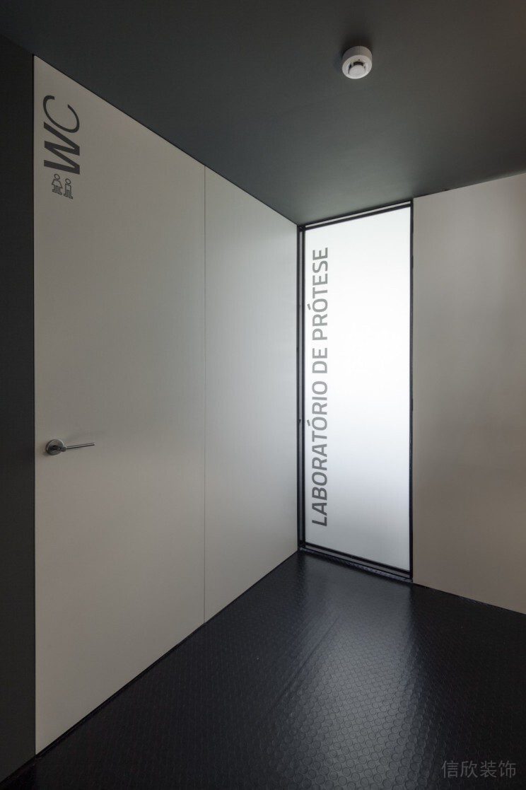 辦公室商務(wù)風(fēng)簡(jiǎn)約黑白色調(diào)效果圖