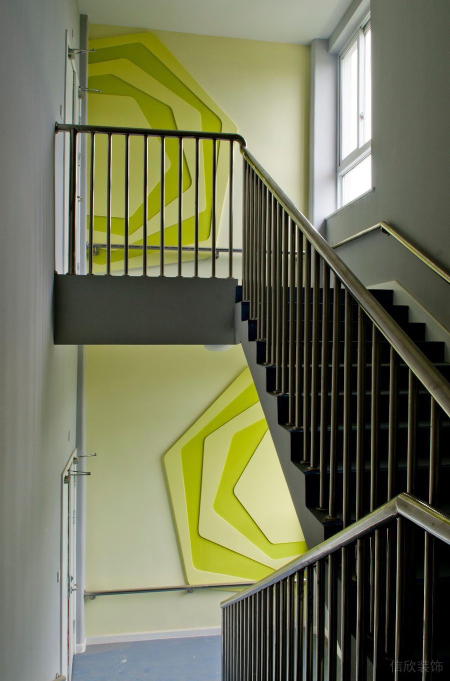 辦公室樓梯間創(chuàng)意設(shè)計(jì)墻體多邊形綠色3d立體設(shè)計(jì)圖