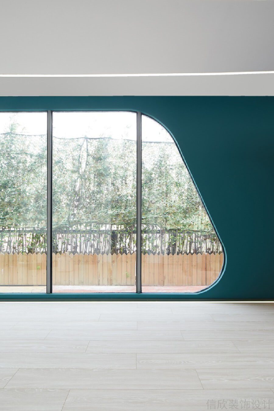 綠色創(chuàng)意簡約墻體玻璃設計辦公室裝修