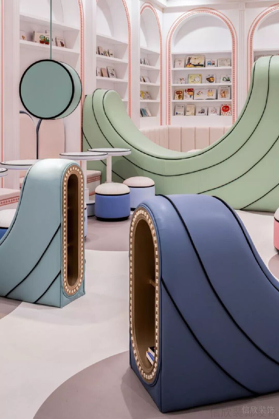 創(chuàng)意座椅木質(zhì)內(nèi)嵌收納柜皮革沙發(fā)機(jī)構(gòu)裝修設(shè)計(jì)