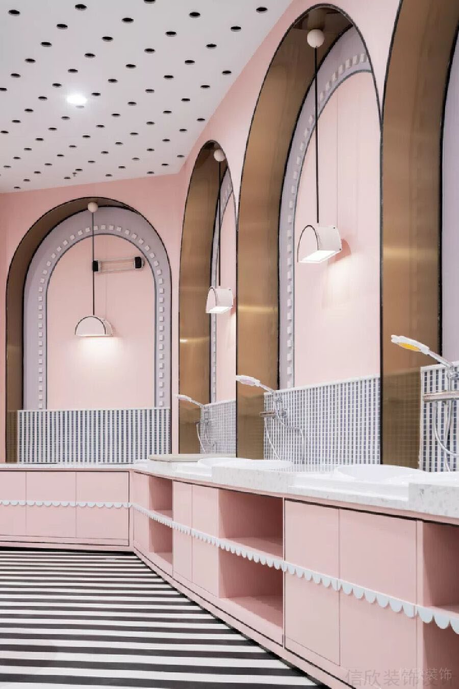 金屬粉色墻體嬰兒洗浴區(qū)機(jī)構(gòu)效果圖