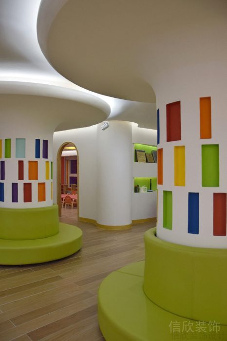 墻體彩虹色彩裝修設(shè)計墻柱辦公室過道休息區(qū)
