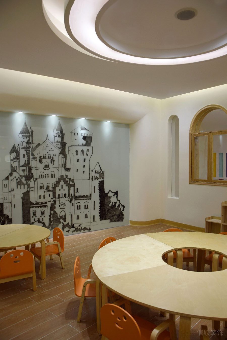 木質教室效果圖環(huán)形天花設計