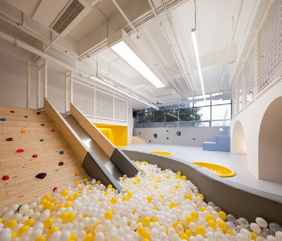 幼兒園波波池裝修設(shè)計(jì)滑梯機(jī)構(gòu)裝修效果