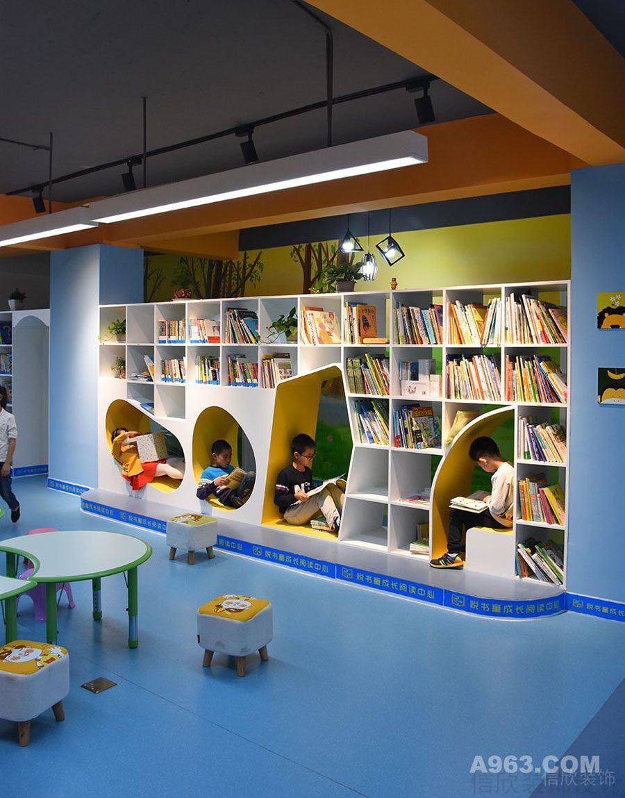墻柜創(chuàng)意設(shè)計(jì)閱讀內(nèi)嵌式獨(dú)立空間地臺(tái)設(shè)計(jì)兒童教育機(jī)構(gòu)中心效果圖