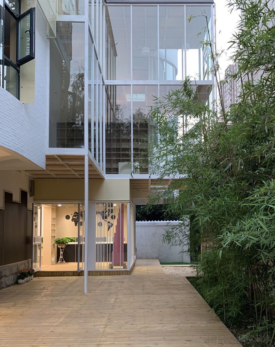 辦公樓裝修設計簡約風現(xiàn)代玻璃裝修效果圖