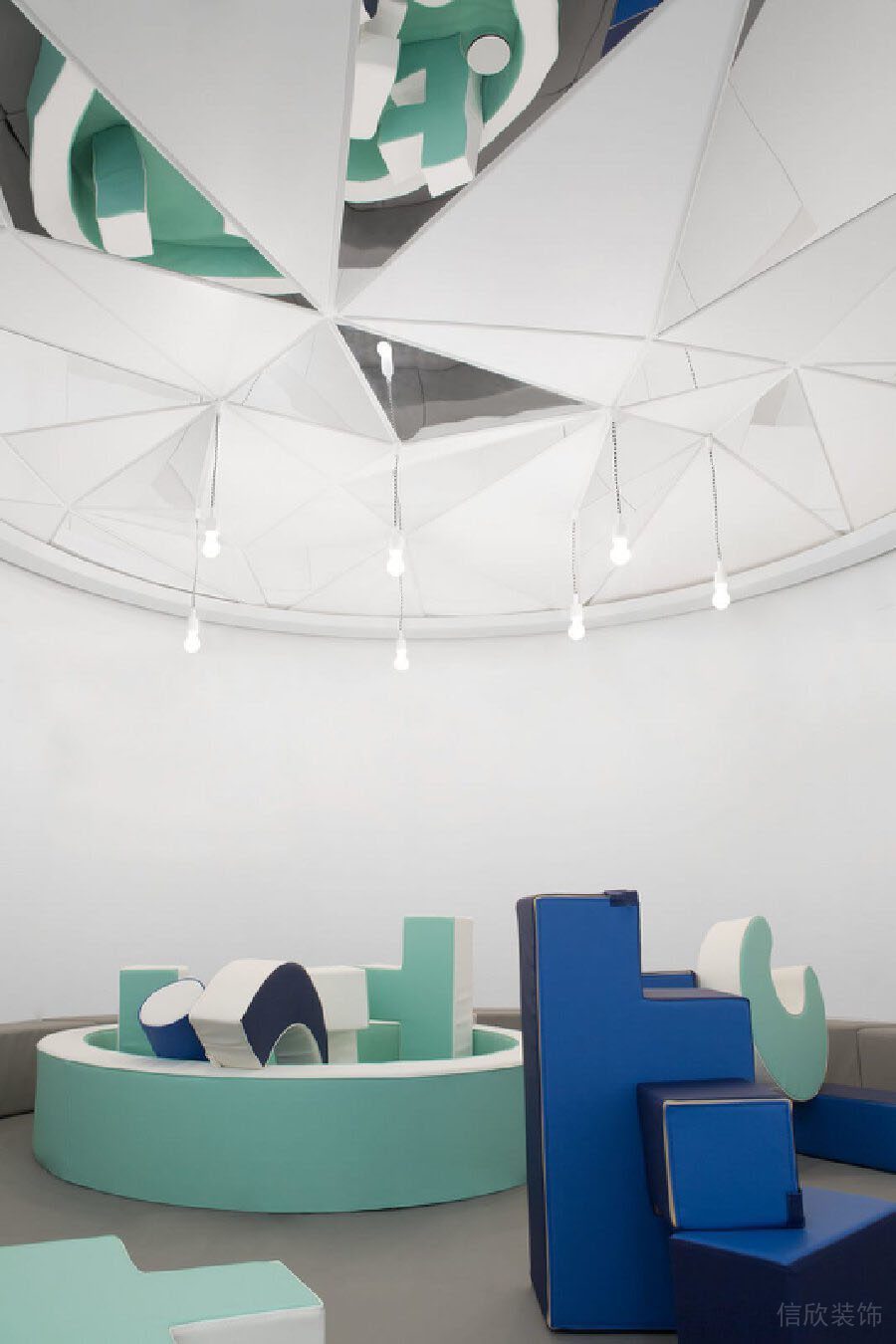 幾何形狀天花創(chuàng)意造型設(shè)計(jì)軟包皮革兒童活動(dòng)室裝修設(shè)計(jì)