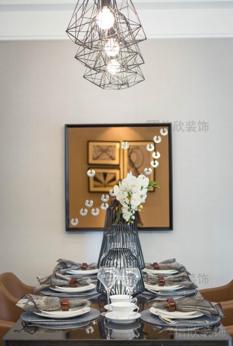 天花金屬就餐區(qū)直線(xiàn)設(shè)計(jì)大理石桌面整屋智能裝修