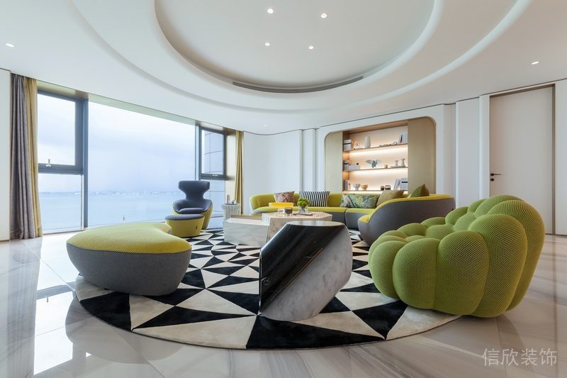 海景房套間酒店裝修設(shè)計藝術(shù)民宿創(chuàng)意造型沙發(fā)休息區(qū)黑白色調(diào)地毯