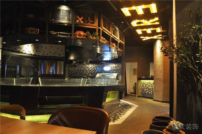 自助餐餐廳裝修天花字母led設(shè)計過道餐廳效果圖