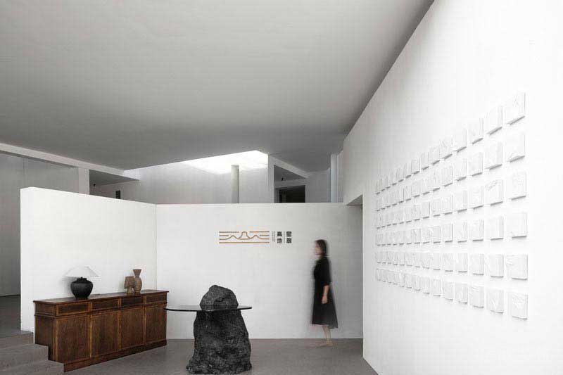 辦公室現(xiàn)代風(fēng)隔墻邊柜效果圖