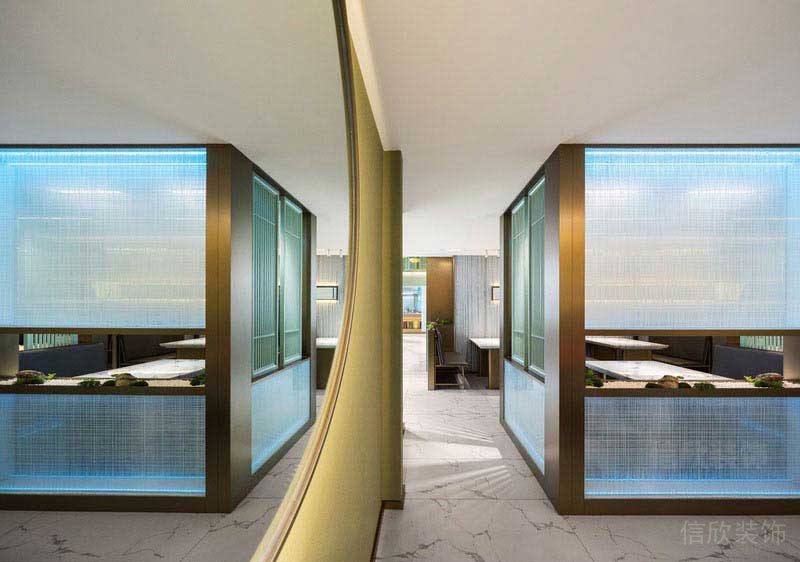 辦公室現(xiàn)代輕奢風玻璃金屬隔斷效果圖
