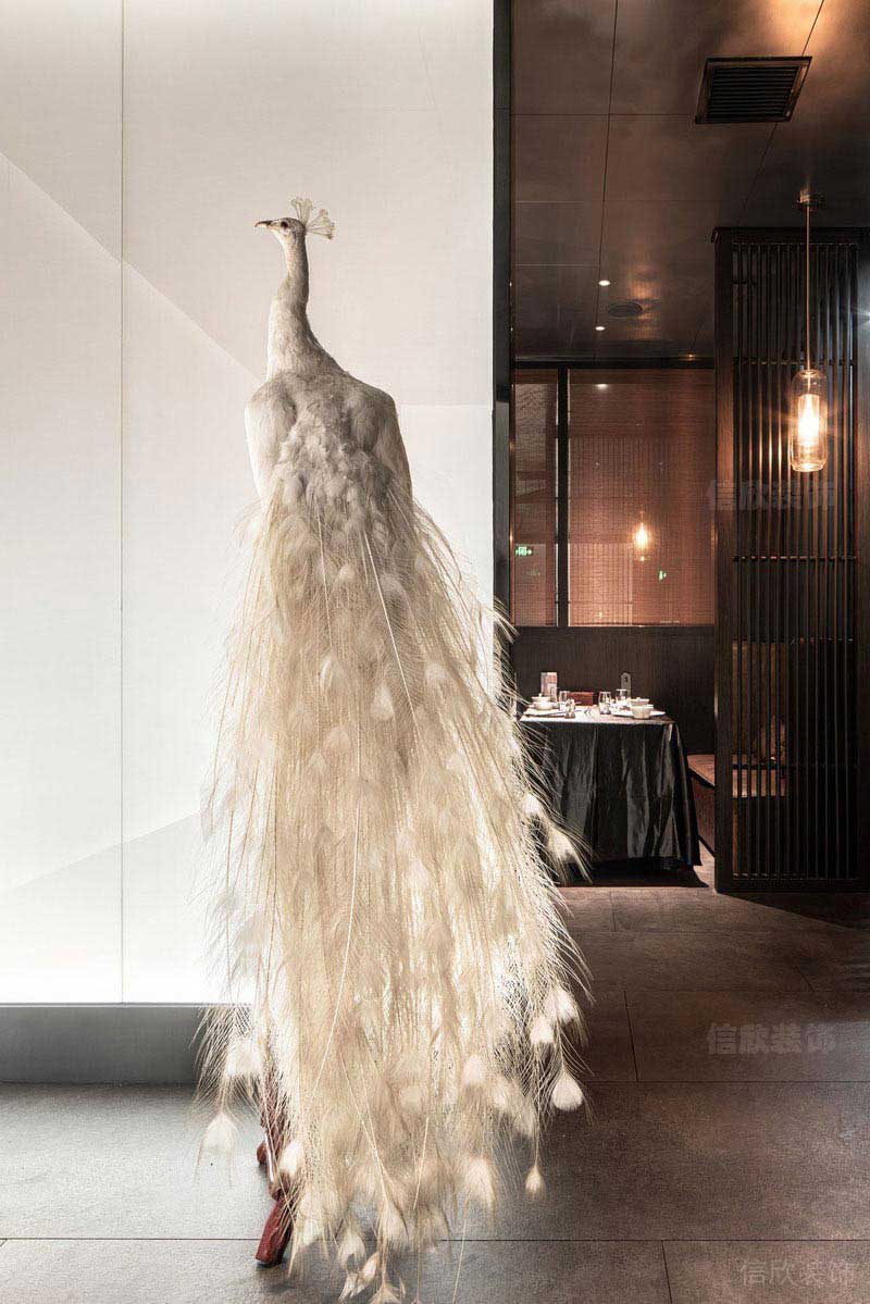 餐廳現(xiàn)代風(fēng)孔雀擺件裝飾效果圖