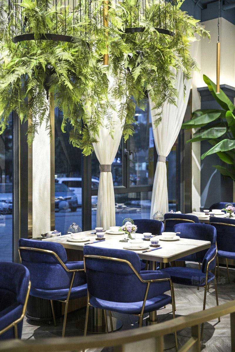 餐廳裝修藍(lán)色餐椅