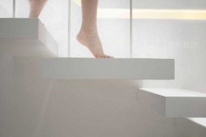 二手房改造別墅現(xiàn)代簡(jiǎn)約風(fēng)白色藝術(shù)樓梯效果圖