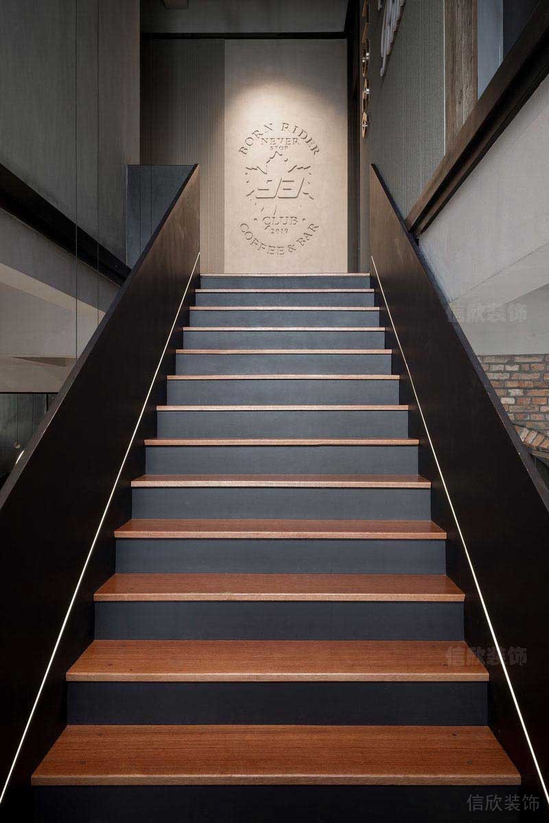 黑色樓梯扶手設(shè)計(jì)方案