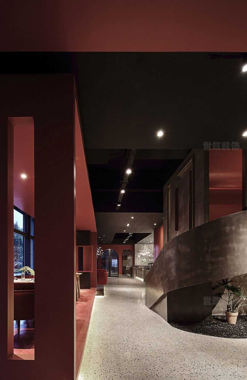 后現(xiàn)代風(fēng)格展廳走道實(shí)景圖