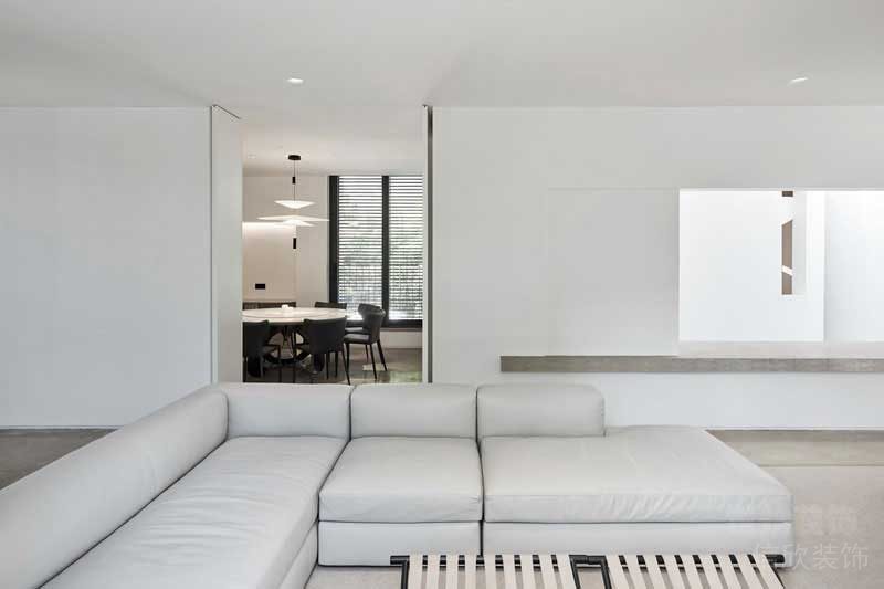 極簡風(fēng)格別墅客廳沙發(fā)實(shí)景圖