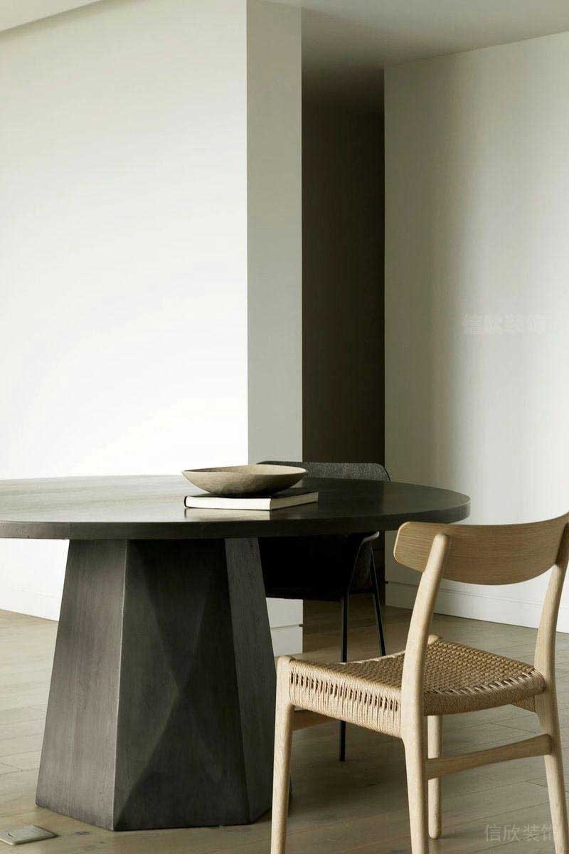 極簡風(fēng)格家居餐桌