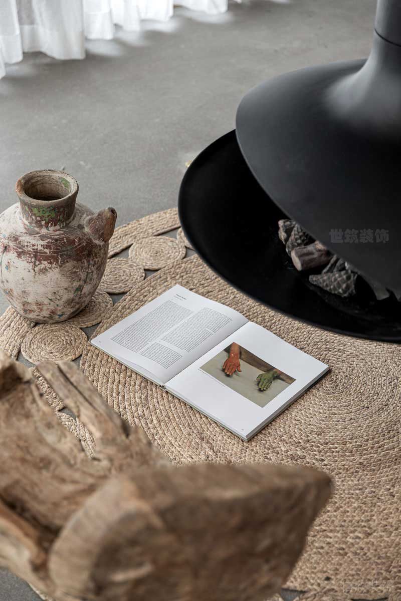 極簡(jiǎn)風(fēng)格家居客廳裝飾書刊