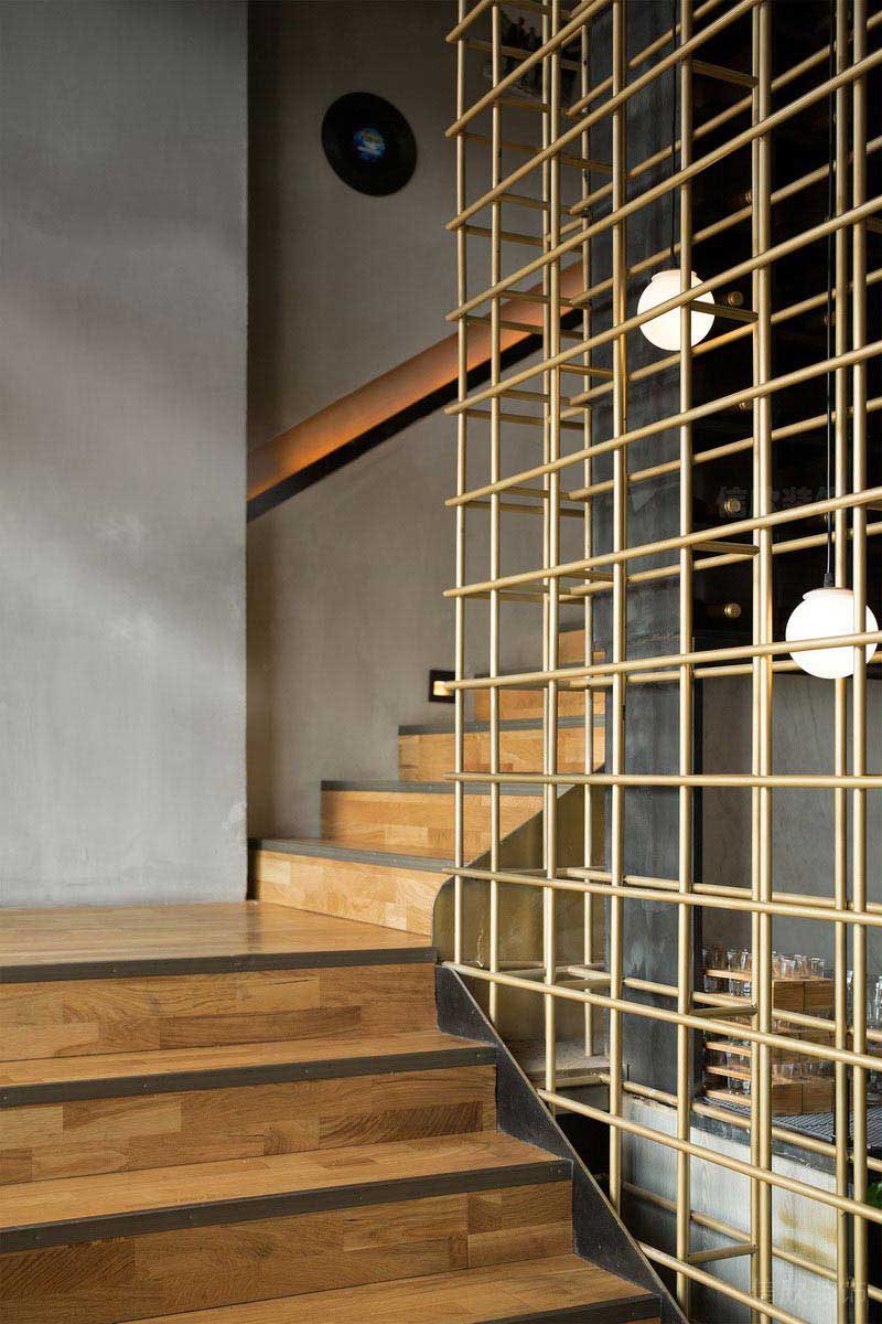 簡(jiǎn)易鏤空金屬隔墻裝修效果