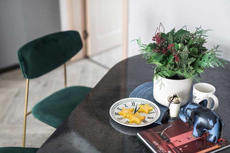 輕奢風(fēng)格家庭餐廳餐桌飾品